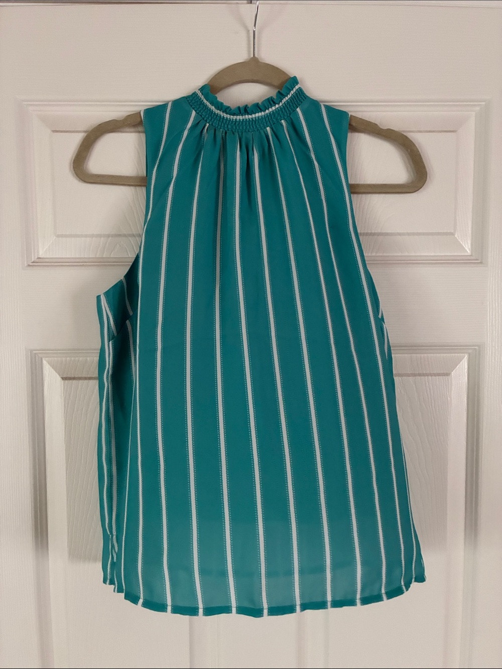 Evereve Sleeveless Teal Stripe Smocked Neck Top